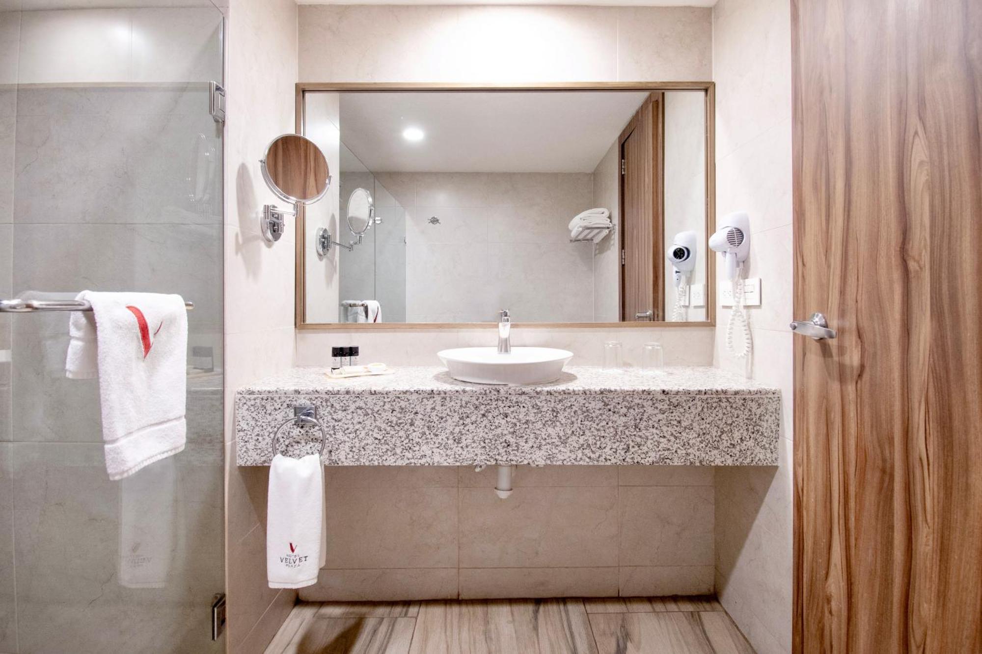 Hotel Velvet Plaza Guadalajara Extérieur photo